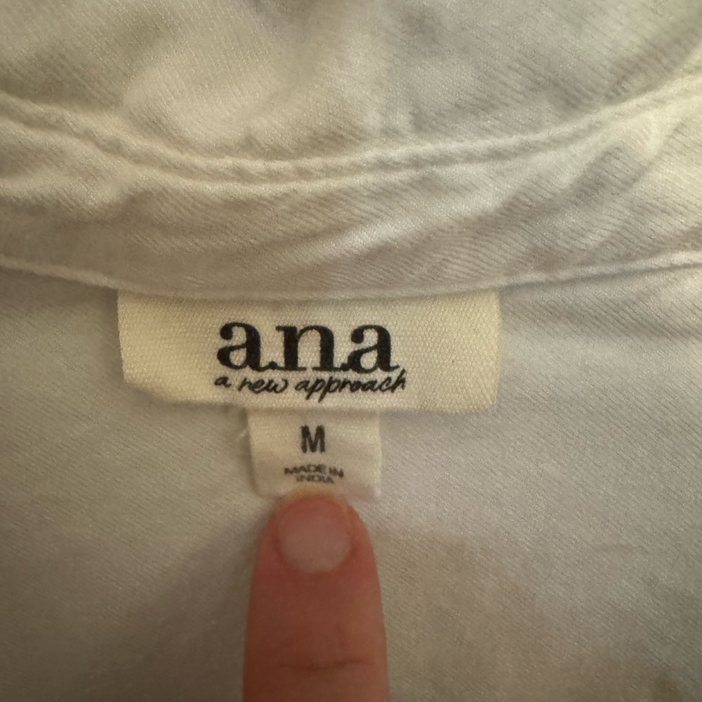 a.n.a Women's White Button-Down Shirt - Picture 2 of 3